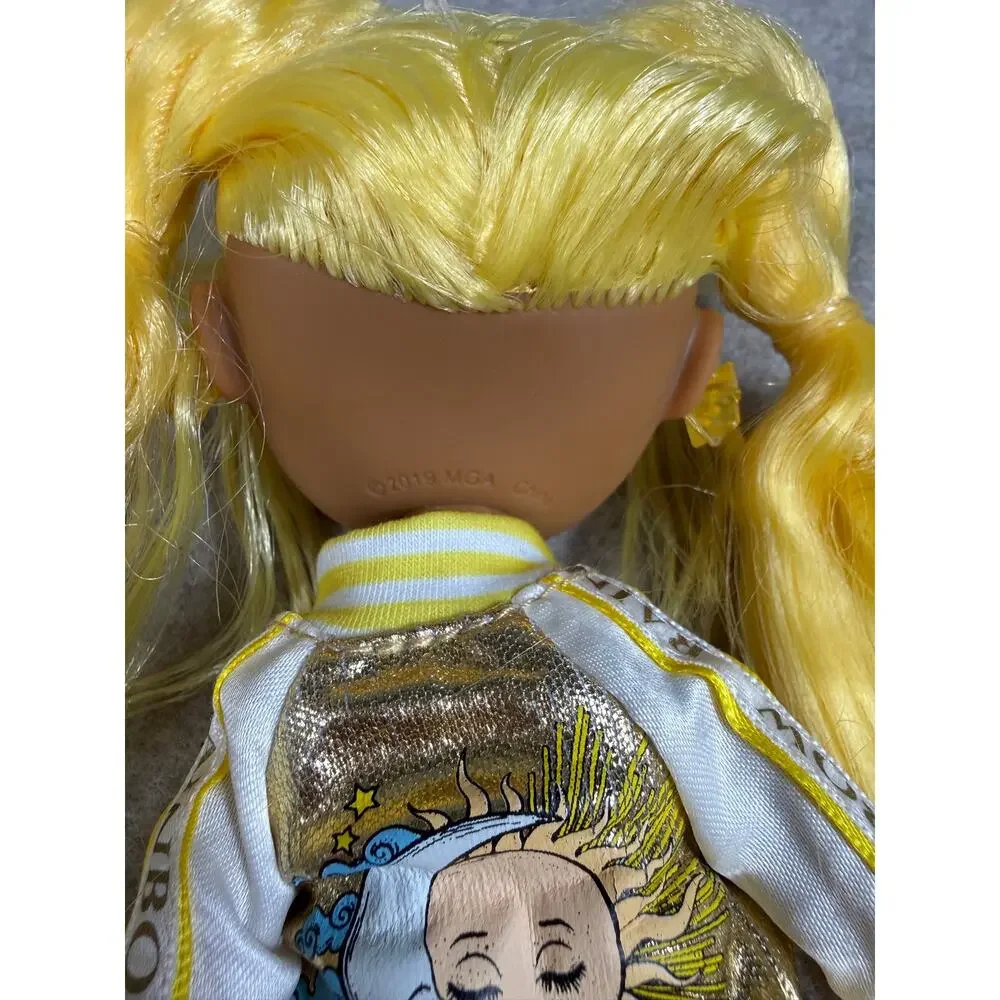 Rainbow High Series 1 Sunny Madison fashion doll